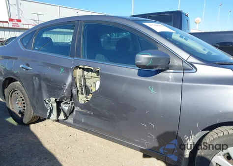 2017 Nissan Sentra S z USA, uszkodzony, nr VIN 3N1AB7AP5HL672561